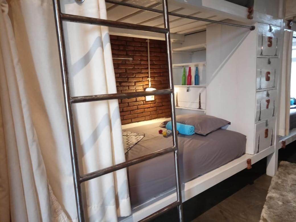 Shelter Hostel Маланг Екстер'єр фото